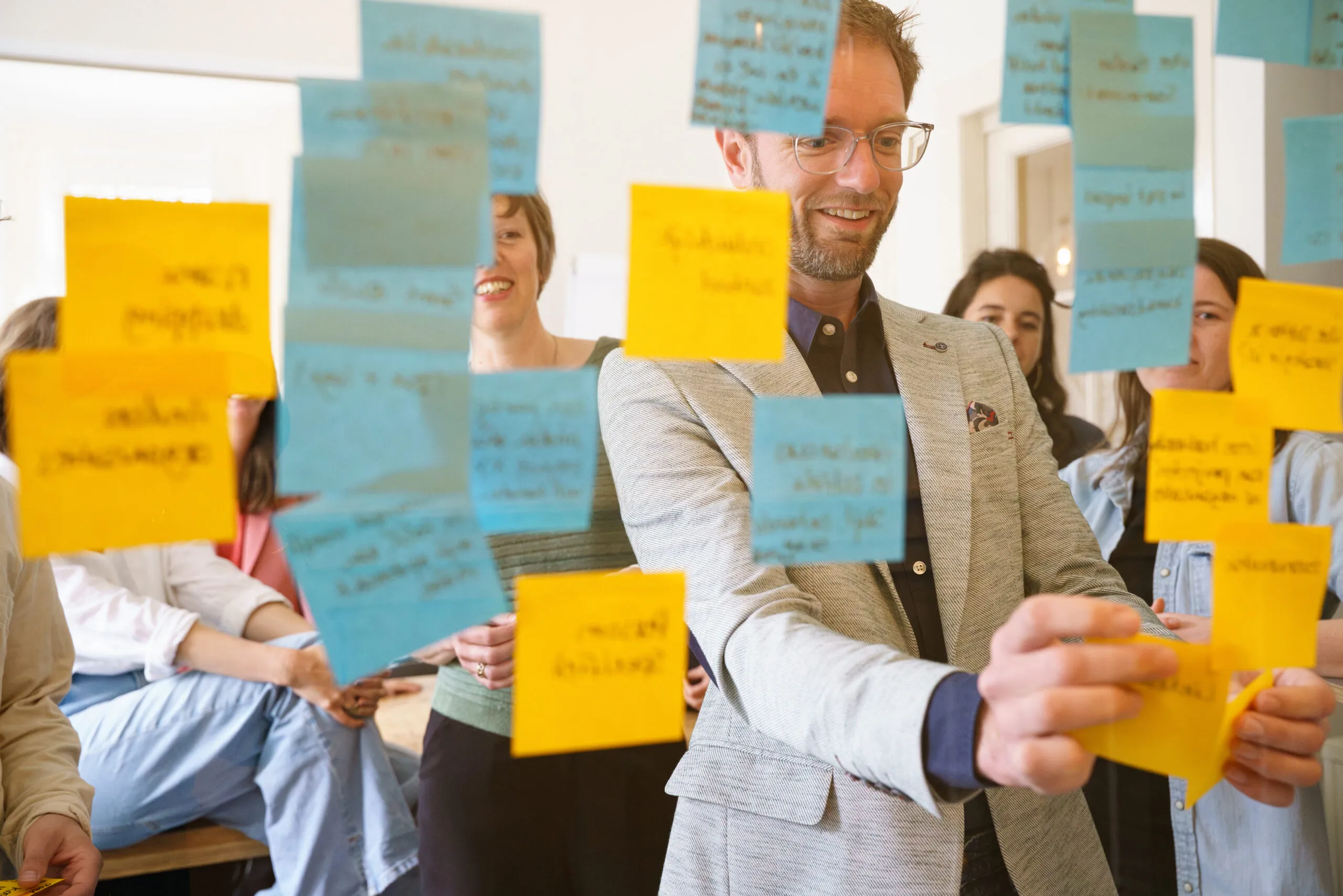https://einder.grafische-republiek.com/wp-content/uploads/2025/09/DSC05837-Einder_brainstorm-scaled.jpg