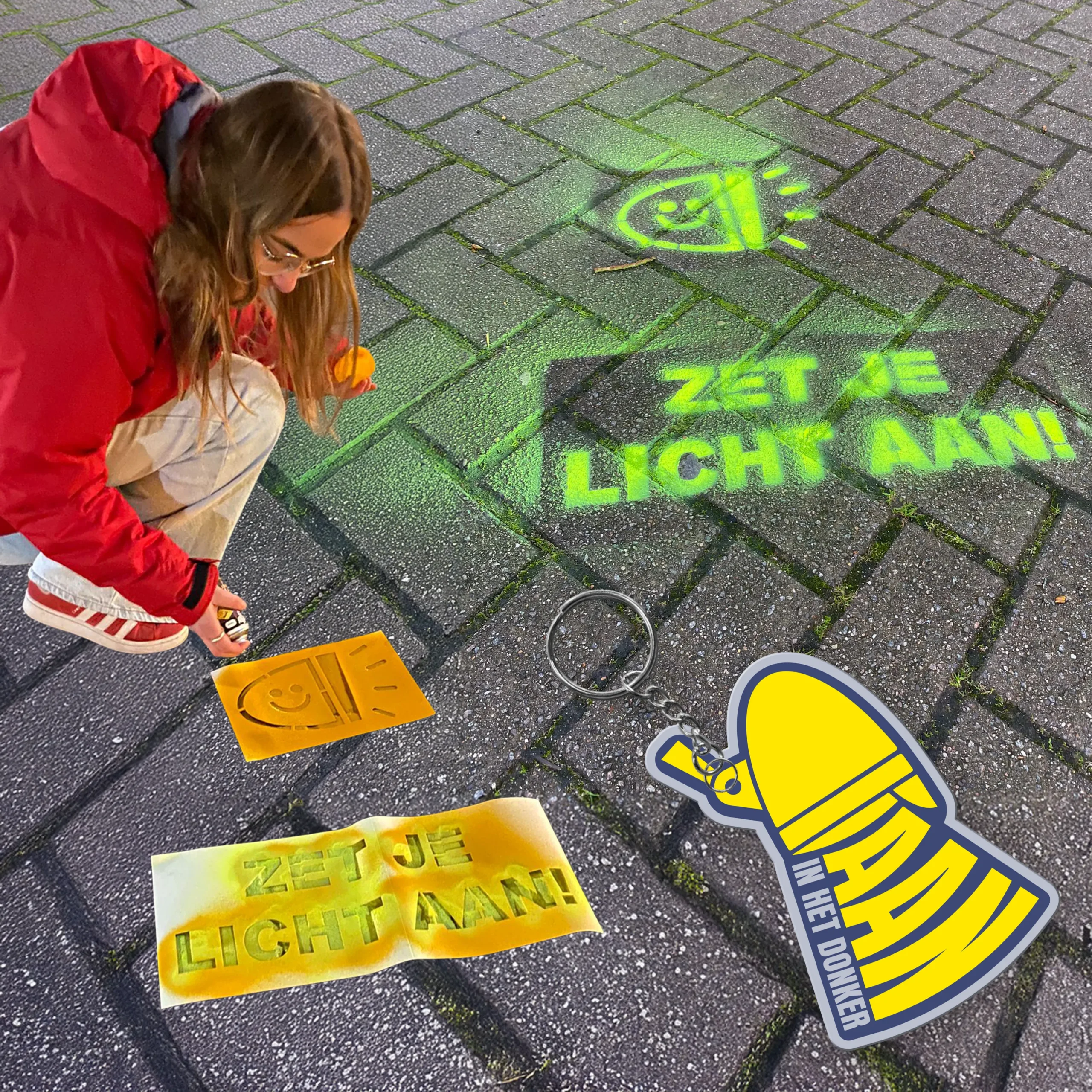 Jonge vrouw met campagnebeelden van 'AAN in het donker'